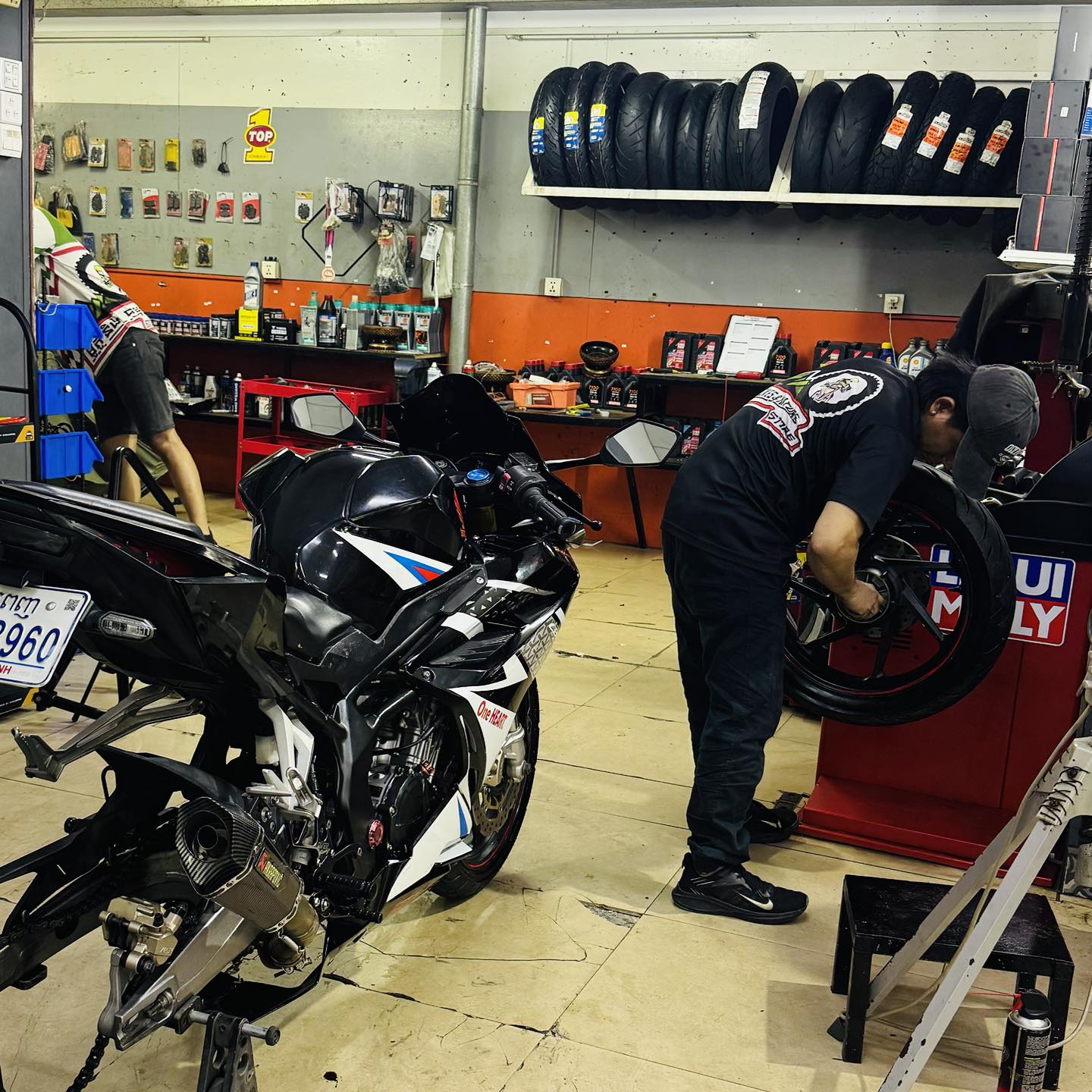 ជួសជុល និងថែទាំ